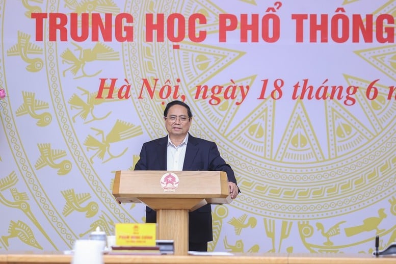នាយករដ្ឋមន្ត្រីសង្កត់ធ្ងន់ថា ការសម្របសម្រួលដោយរលូន ស្និទ្ធស្នាល ស៊ីសង្វាក់គ្នា និងរលូនរវាងថ្នាក់កណ្តាល និងមូលដ្ឋាន គឺជាកត្តាសម្រេចជោគជ័យក្នុងការប្រឡង - រូបថត៖ VGP/Nhat Bac
