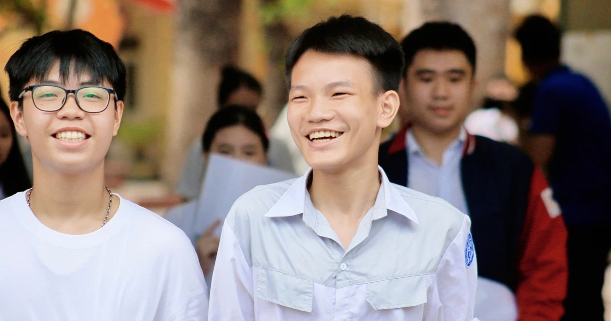 Theo đó, Sở GD&ĐT Hà Nội giao bổ sung cho 26 trường THPT tư thục với tổng số 180 lớp, 7.775 học sinh. Sở GD&ĐT Hà Nội đề nghị hiệu trưởng các trường phổ thông tư thục có trách nhiệm tổ chức tuyển sinh theo đúng chỉ tiêu kế hoạch được giao, đúng quy chế và hướng dẫn tuyển sinh của Bộ GD&ĐT, Sở GD&ĐT Hà Nội. Trước đó, trong đợt 1 giao chỉ tiêu tuyển sinh lớp 10, Sở GD&ĐT Hà Nội giao 119 trường công lập tuyển 78.400 học sinh; 77 trường tư thục tuyển 27.919 chỉ tiêu. Đồng thời, giao 29 trung tâm giáo dục nghề nghiệp – giáo dục thường xuyên tuyển 12.080 chỉ tiêu; giao 55 cơ sở giáo dục nghề nghiệp tuyển 16.440 học viên. Chỉ tiêu cụ thể của từng trường tại đây: