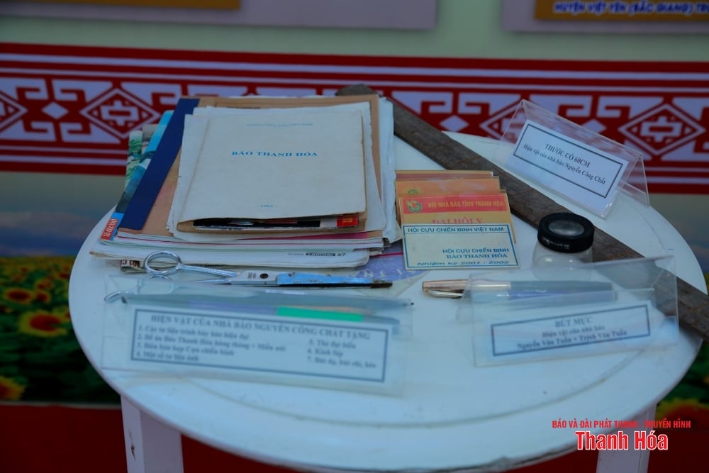 Triển lãm trưng bày hàng chục hiện vật gắn bó với các thế hệ người làm báo xứ Thanh