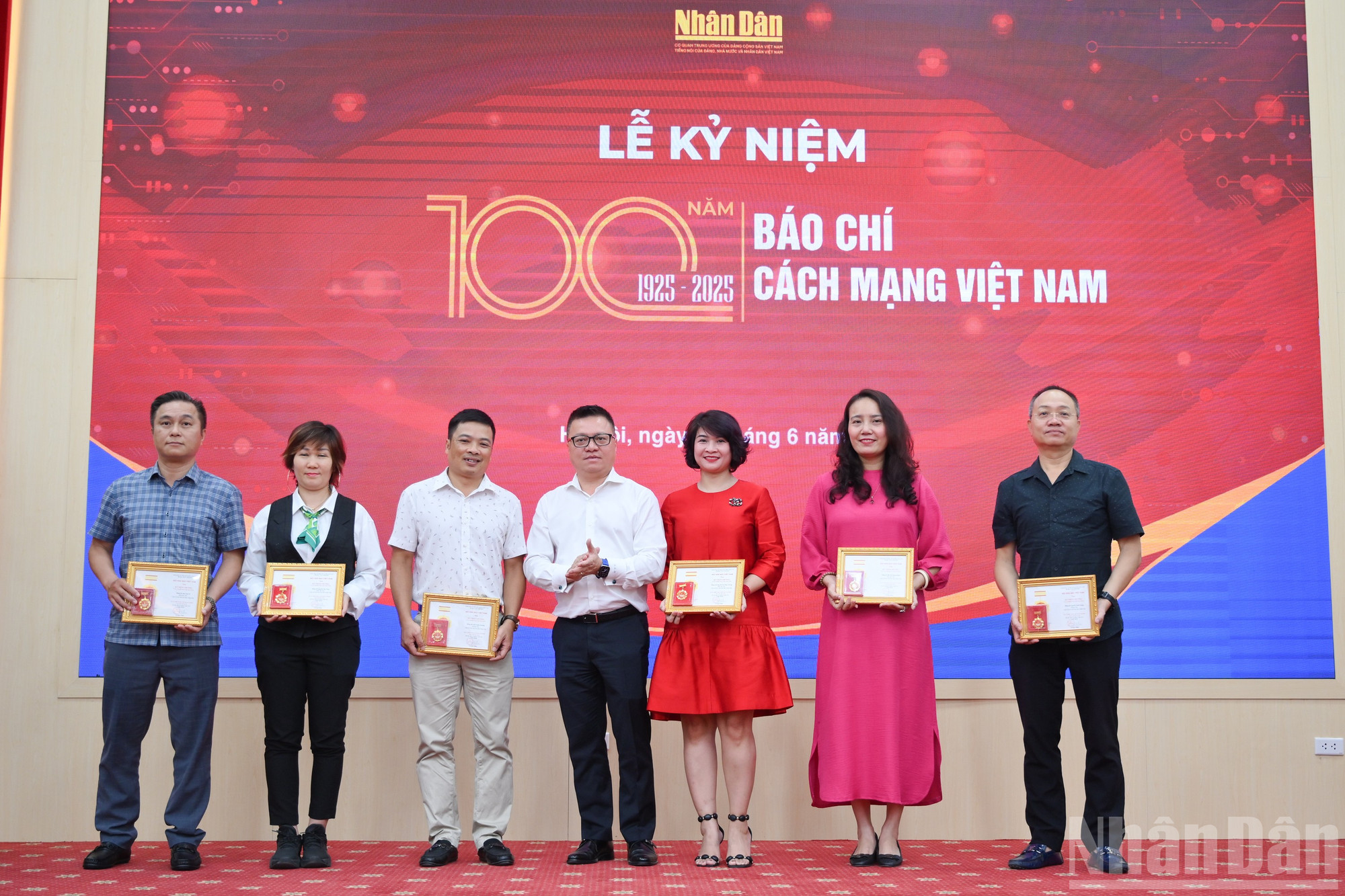 ndo_br_mitting-bao-nhandan-216-6925.jpg