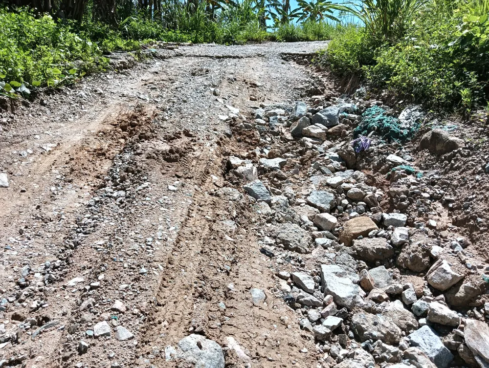 Tuyến đường tránh ngập lòng hồ nhánh 1 hiện đang hư hỏng nghiêm trọng