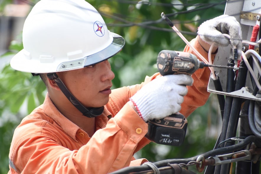 EVN Hà Nội nỗ lực vận hành, đảm bảo cấp điện cao điểm hè 2025- Ảnh 3.