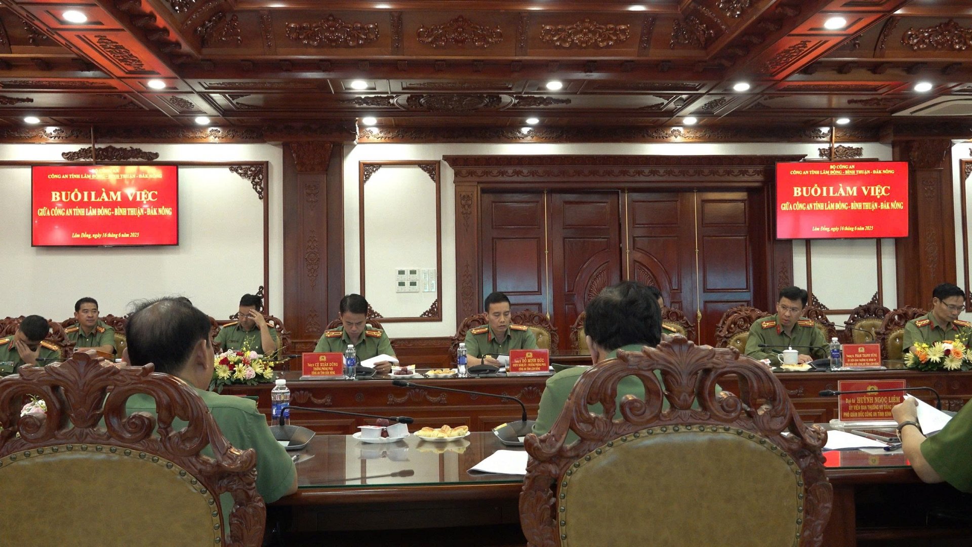 Đại biểu tham dự buổi làm việc