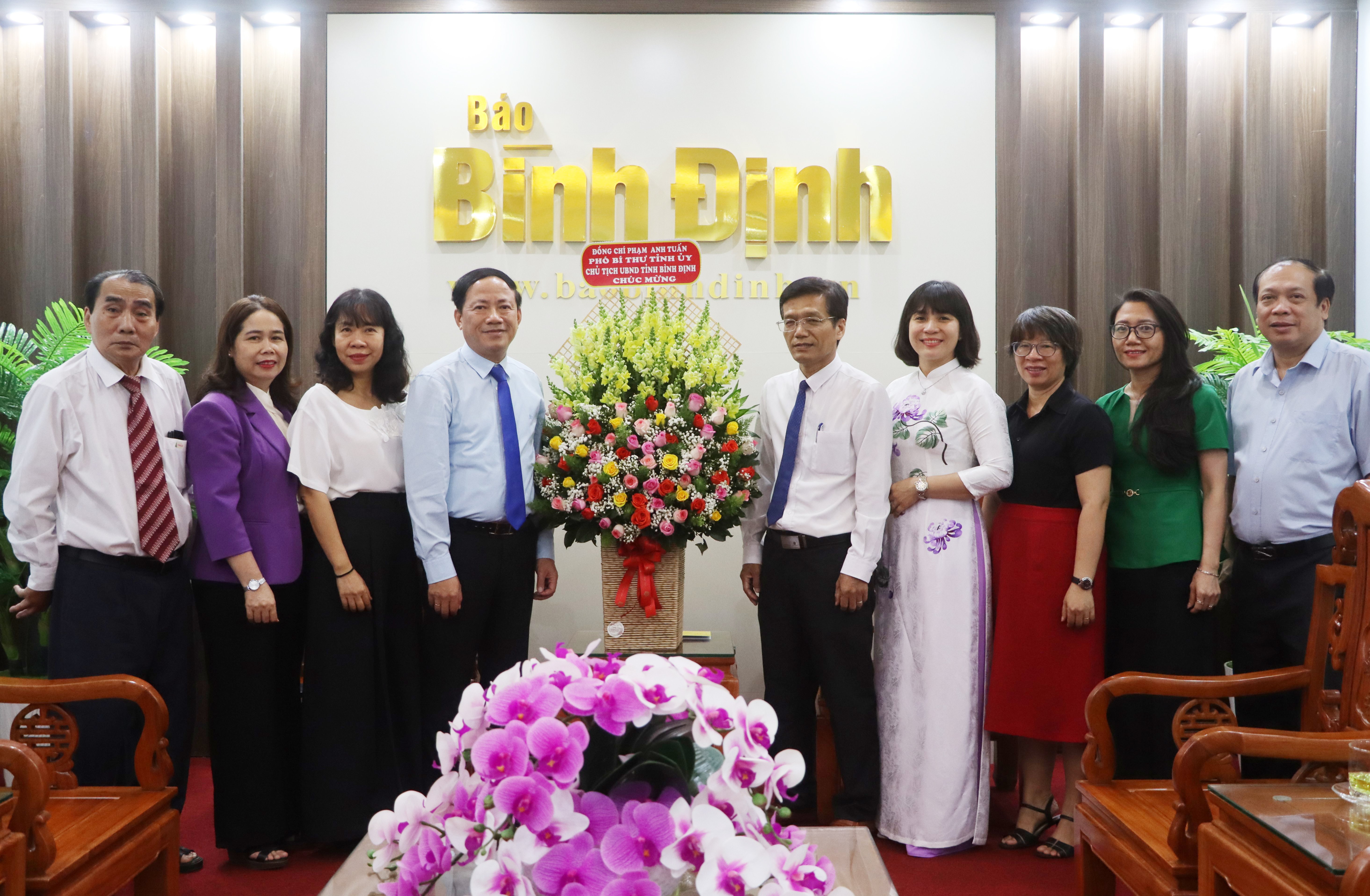 Chủ tịch UBND tỉnh Phạm Anh Tuấn thăm, chúc mừng các cơ quan báo chí nhân ngày Báo chí Cách mạng Việt Nam (21/6)