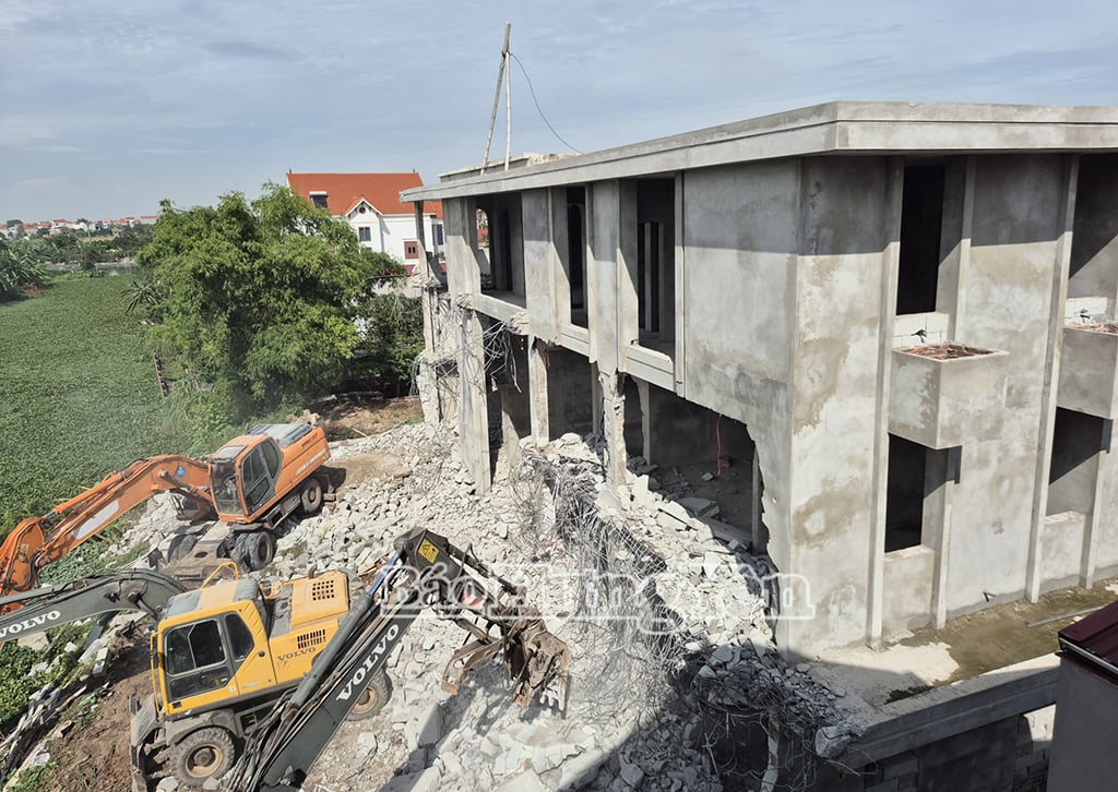 Công trình vi phạm đang được giải tỏa
