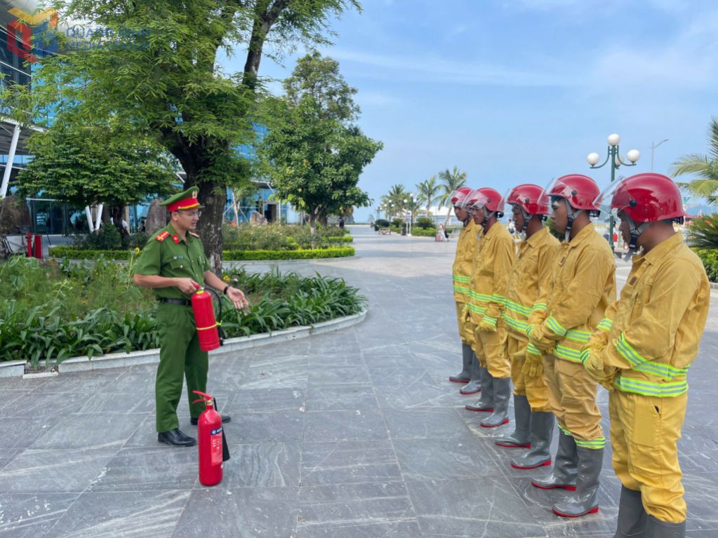 Quảng Ninh xây dựng môi trường du lịch văn minh, an toàn - Ảnh 1.