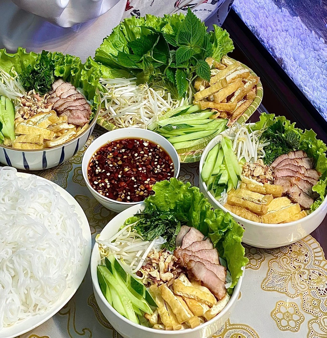 Hôm nay ăn gì? Bà nội trợ Gen Z bày 23+ mâm cơm gia đình 'đẹp như tranh vẽ' khiến chồng cứ tan làm là vội về nhà- Ảnh 23.