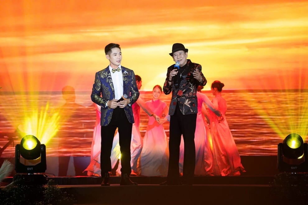 Danh ca Tuấn Vũ song ca cùng Quán quân bolero Nguyễn Ngọc Khánh - 1