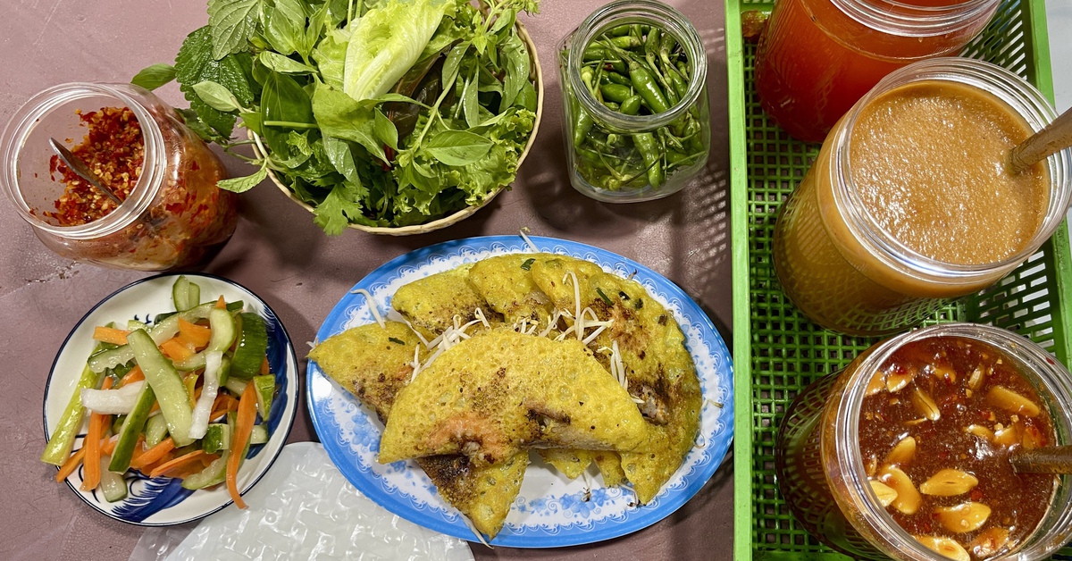 Chiều mưa dạo chợ Lạc Quang ăn đồ Phan Rang: Bánh canh, căn, xèo, chả cá gợi vị quê nhà