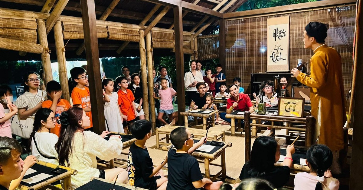 Tour du lịch đêm - 'nguồn sáng' thu hút khách du lịch