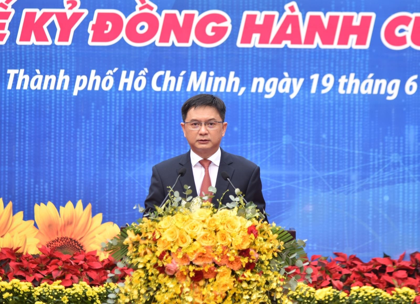 Ông Nguyễn Mạnh Cường, Trưởng Ban Tuyên giáo và Dân vận Thành ủy TP Hồ Chí Minh phát biểu tại lễ khai mạc.