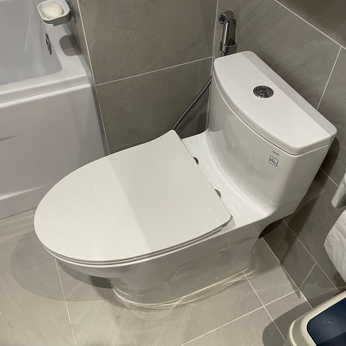Bồn cầu TOTO xả yếu, nước chảy chậm .jpg