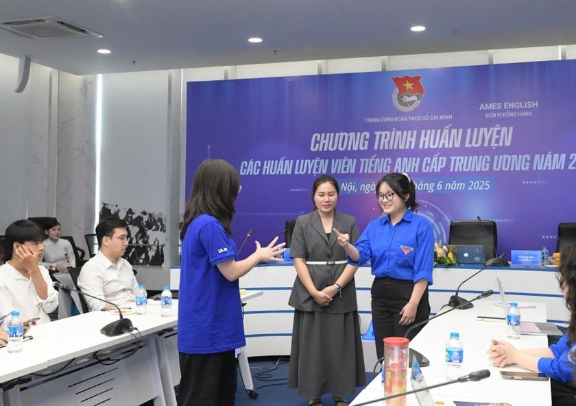 Chương trình Huấn luyện các huấn luyện viên tiếng Anh cấp Trung ương giúp các huấn luyện viên tiếng Anh, tình nguyện viên trau dồi và bồi dưỡng nghiệp vụ, kỹ năng trao