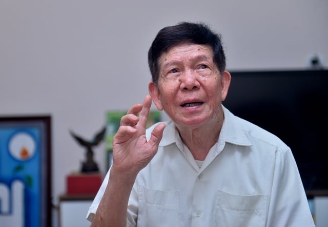 Journalist and artist Le Duc Tuan and his lifetime sketch celebrating the country's reunification day