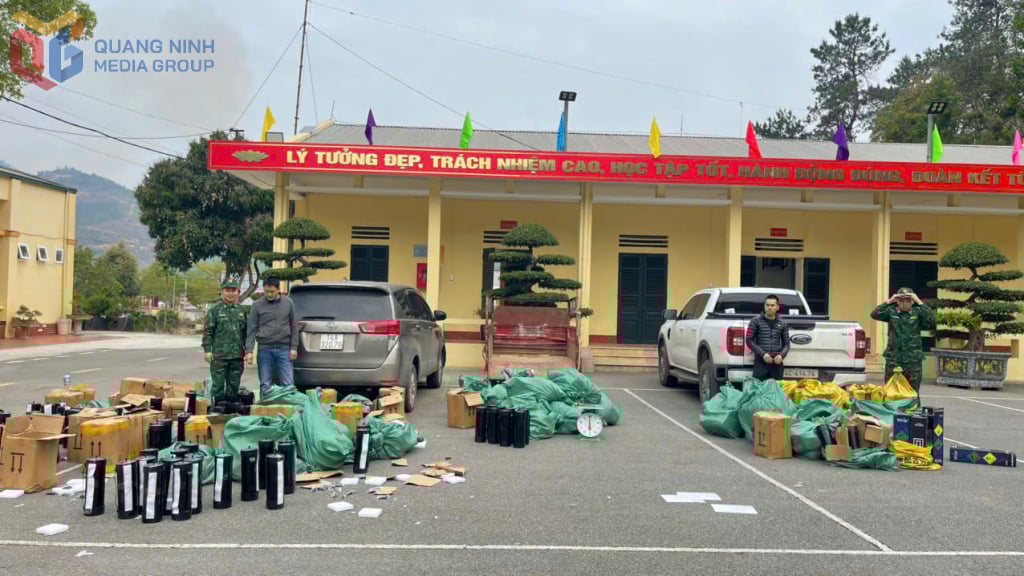 BĐBP Quảng Ninh bắt giữ hai đối tượng vận chuyển hơn 350 bình khí cười trái phép ngày 3/4.