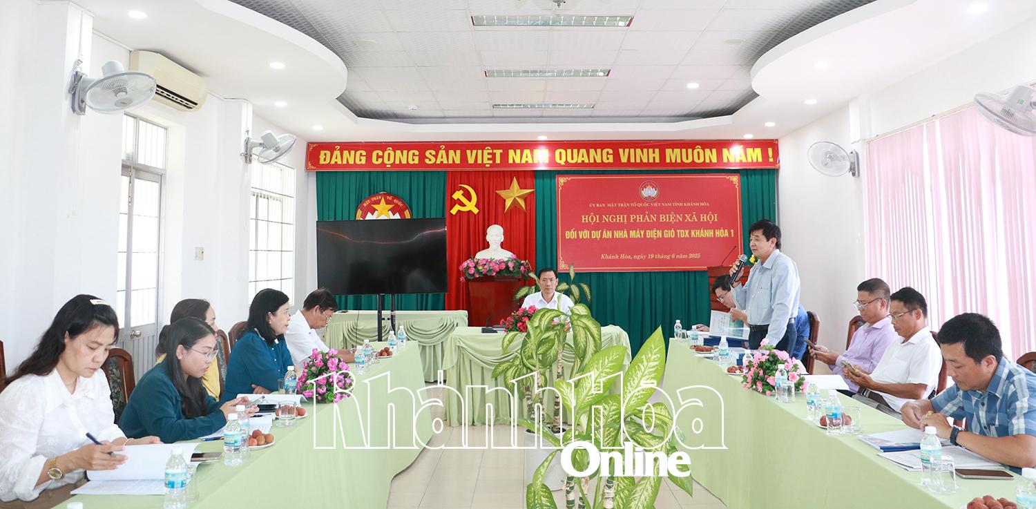 Quang cảnh hội nghị phản biện