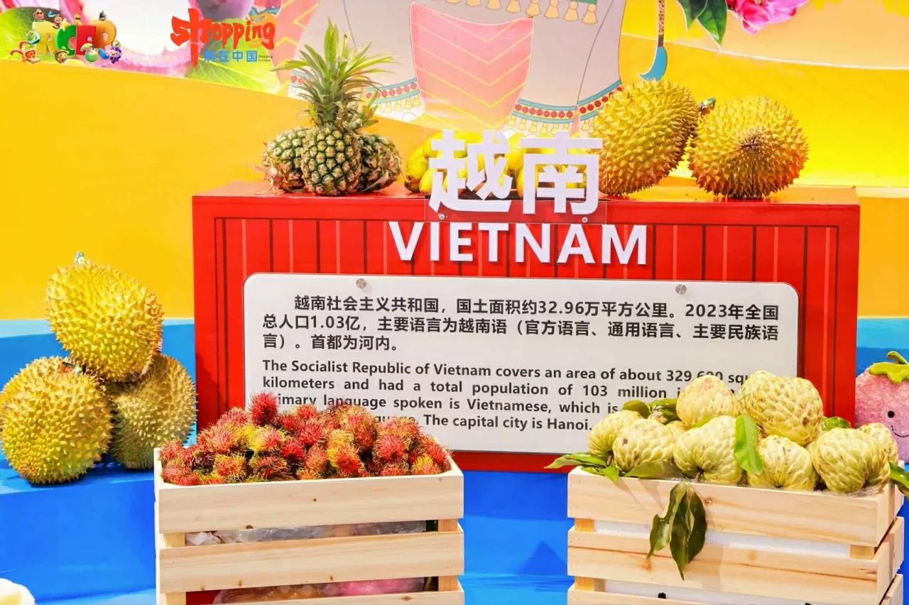 Đại sứ Phạm Thanh Bình tham dự Lễ hội trái cây ASEAN tại Quảng Tây, Trung Quốc