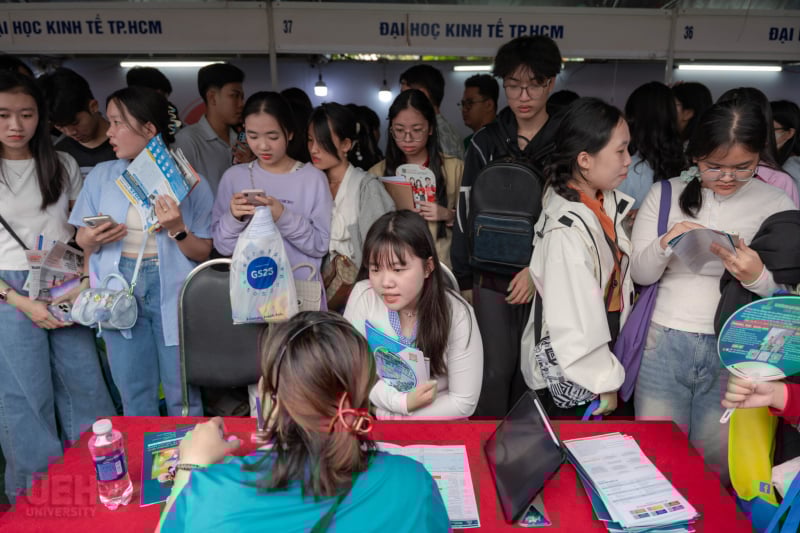 Tuyển sinh đại học 2025 tại TP Hồ Chí Minh: Nhiều thay đổi, phụ huynh và thí sinh cần lưu ý -0
