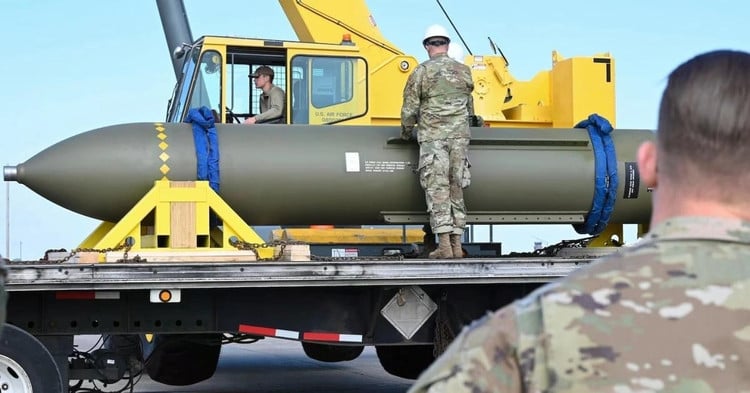 Bom xuyên boongke GBU-57 tại căn cứ không quân Whiteman ở Missouri năm 2023. Ảnh: Không quân Mỹ