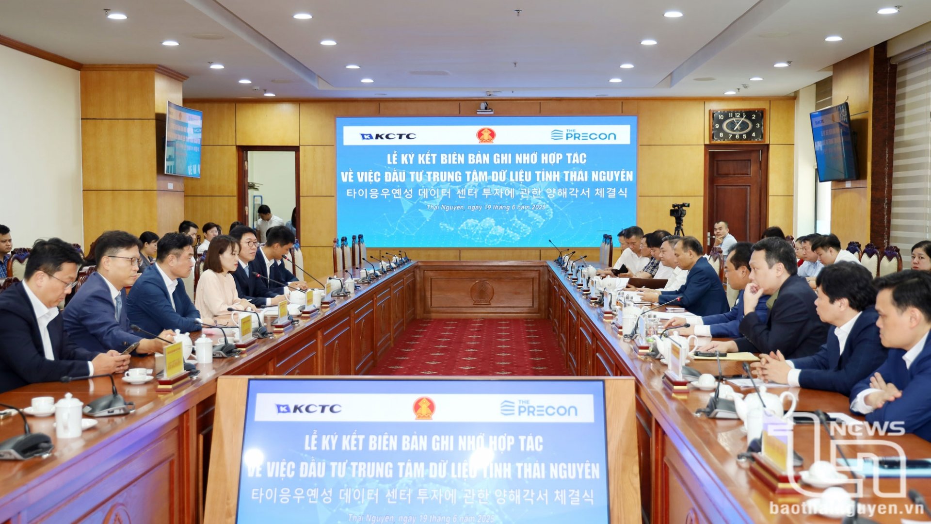 Các đại biểu dự buổi Lễ.