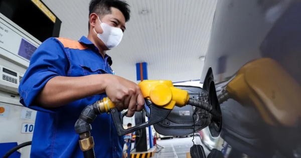 Gasoline price increased by more than 1,000 VND/liter