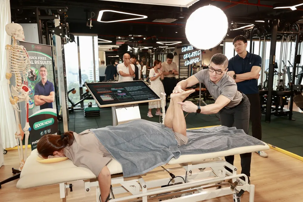 Experto australiano trata a la atleta Nguyen Thi Thanh Truc 4.jpg