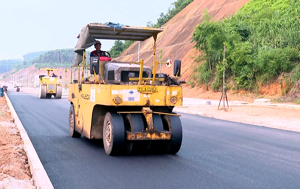 Speed up construction progress of Nguyen Tat Thanh - Au Co connecting road