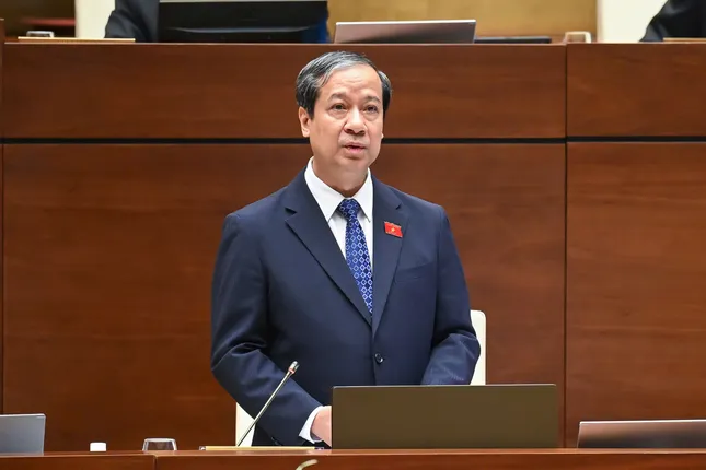 Minister Nguyen Kim Son wies auf eine Reihe von „Unzulänglichkeiten“ hin, die zu zusätzlichem Lehren und Lernen führten. Foto 2