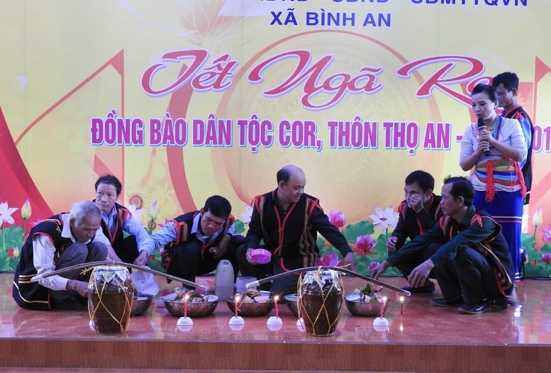 ពិធីពិធីបុណ្យ Nga Ra របស់ជនជាតិ Cor - រូបភាព៖ VGP/Luu Huong