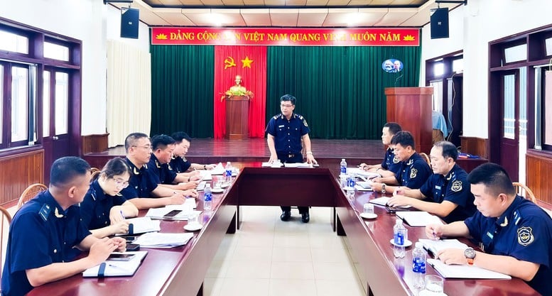 Hải quan tăng cường kiểm soát tuyến miền Trung, chặn đứng nhiều vụ buôn lậu- Ảnh 2.