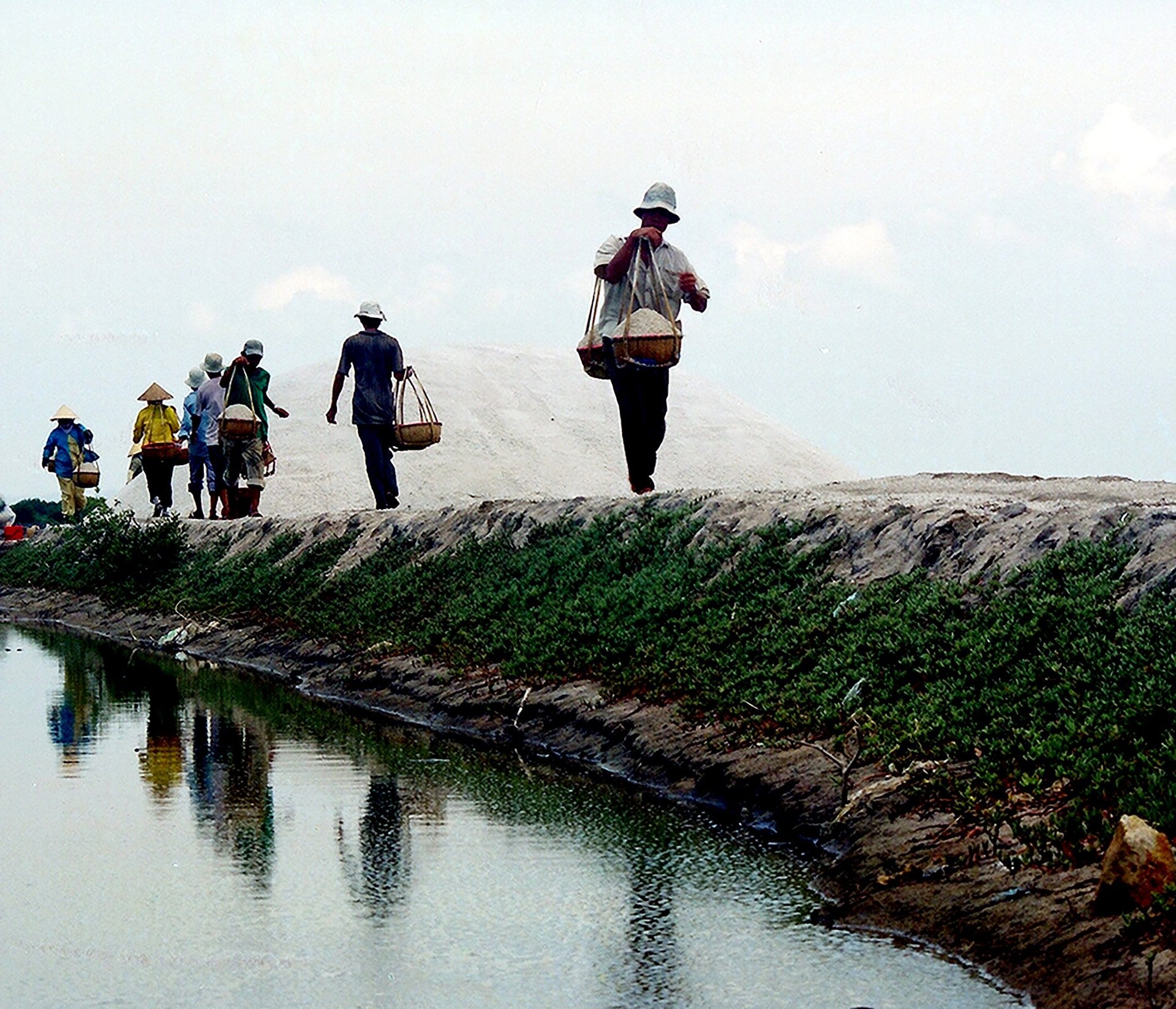 Vũ khúc diêm dân (Nguyễn Điện Ngọc sáng tác tại Long Điền, Bà Rịa - Vũng Tàu)