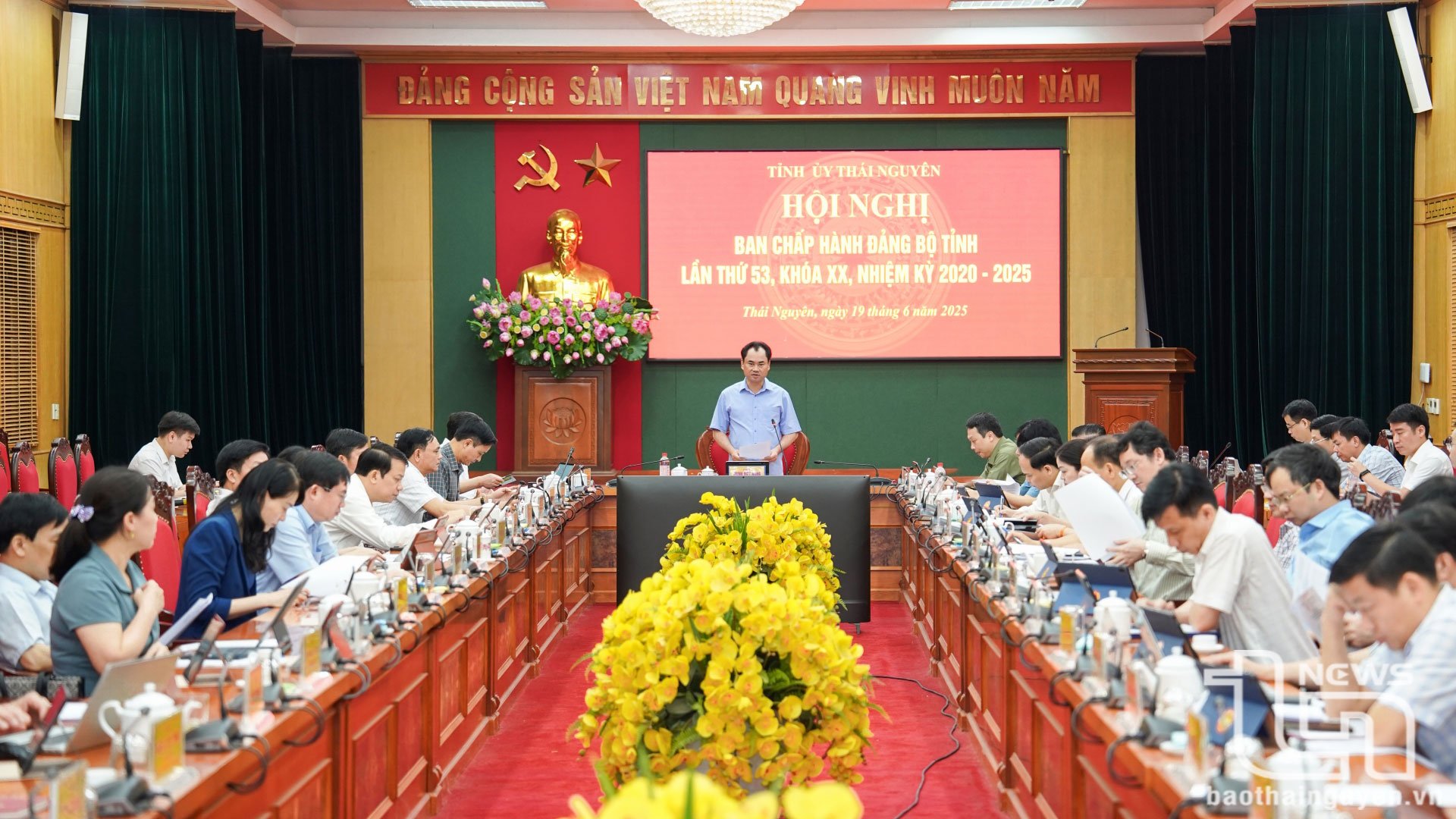 đồng chí Bí thư Tỉnh ủy Trịnh Việt Hùng chủ trì Hội nghị Ban Chấp hành Đảng bộ tỉnh lần thứ 53.