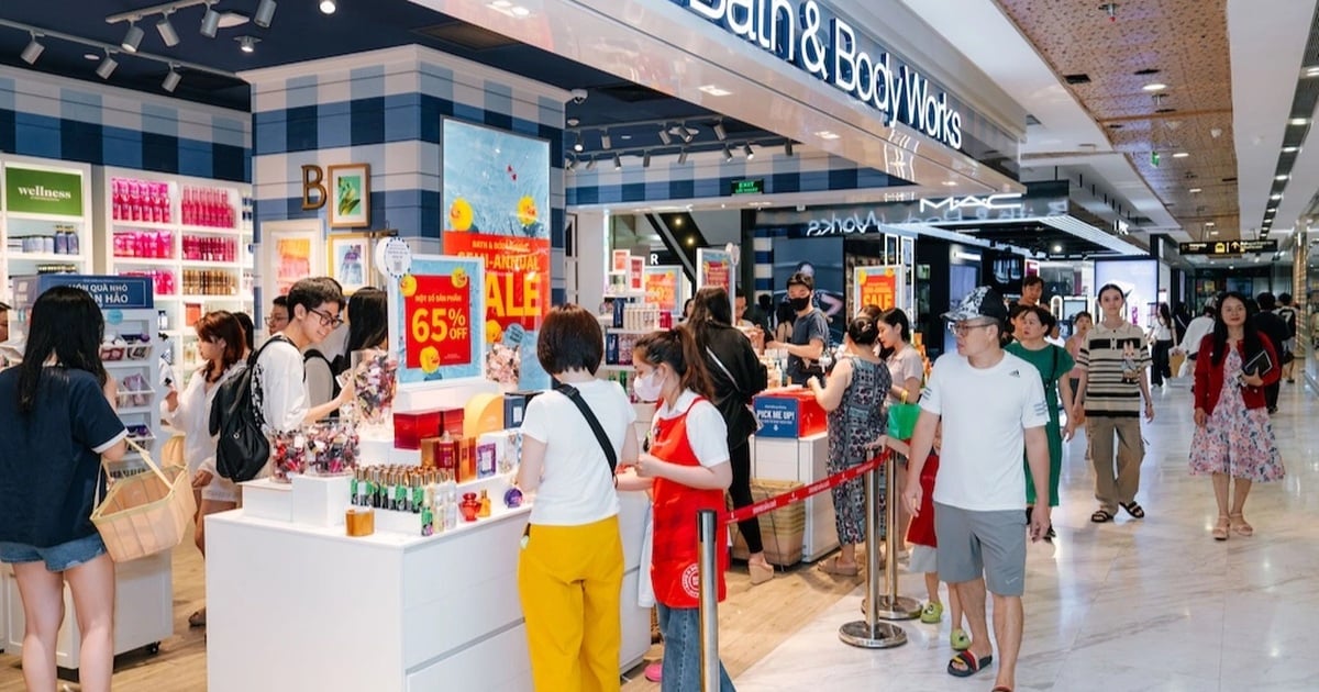 Vincom Red Sale “khuấy đảo” thị trường bán lẻ mùa hè 2025