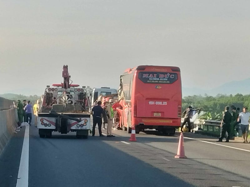 Extrem schwerer Verkehrsunfall auf der Autobahn Da Nang – Quang Ngai: Viele Opfer -1
