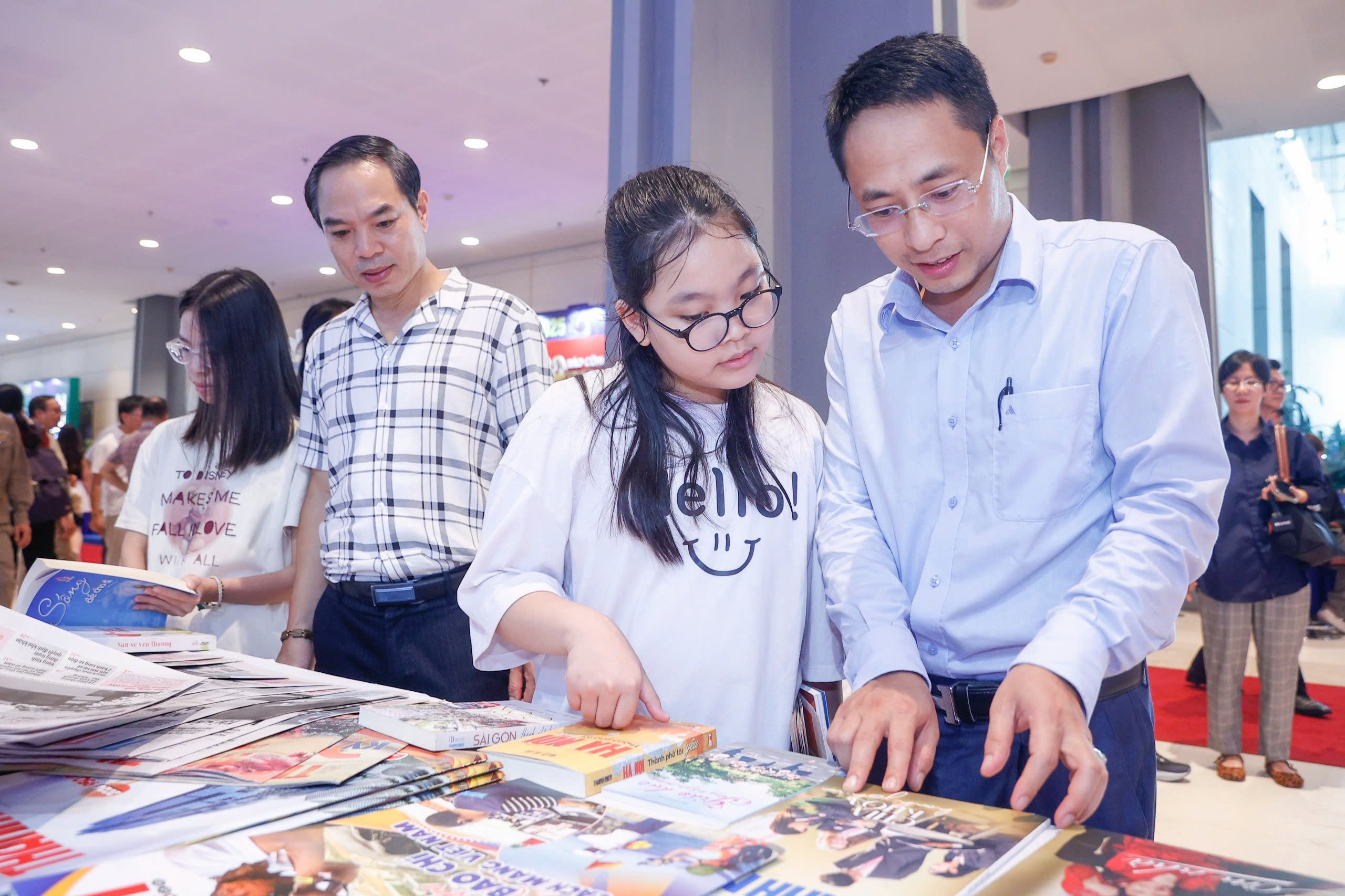 Ca sĩ Trọng Tấn giao lưu cùng độc giả Báo Thanh Niên tại Hội Báo toàn quốc- Ảnh 6.