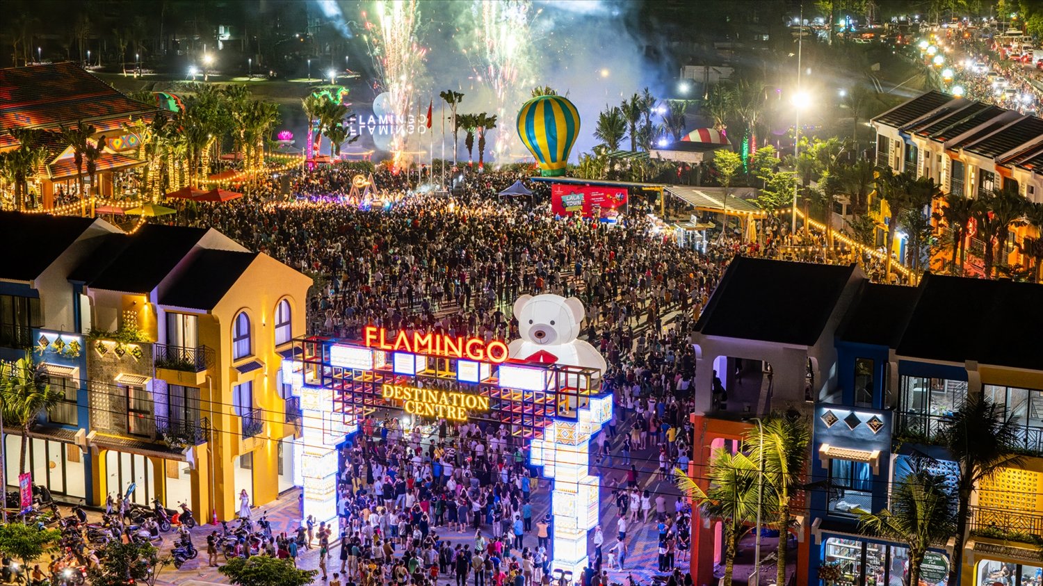 Sea of people flock to street festival in 'resistance capital'