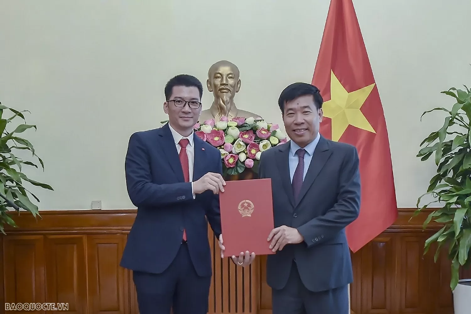 Bộ Ngoại giao trao quyết định bổ nhiệm, điều động cán bộ lãnh đạo, quản lý Bộ Ngoại giao trao quyết định bổ nhiệm, điều động cán bộ lãnh đạo, quản lý