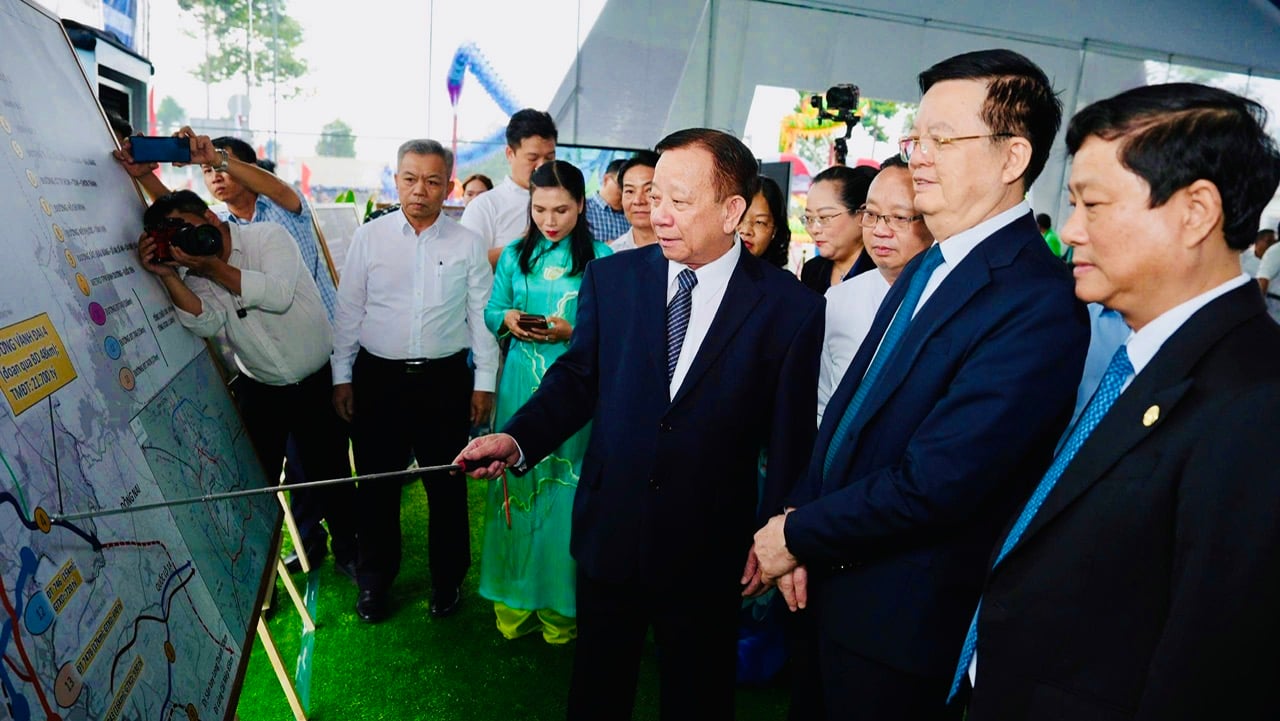 Phó thủ tướng Mai Văn Chính phát lệnh khởi công đường Vành đai 4 - TP.HCM - Ảnh 2.