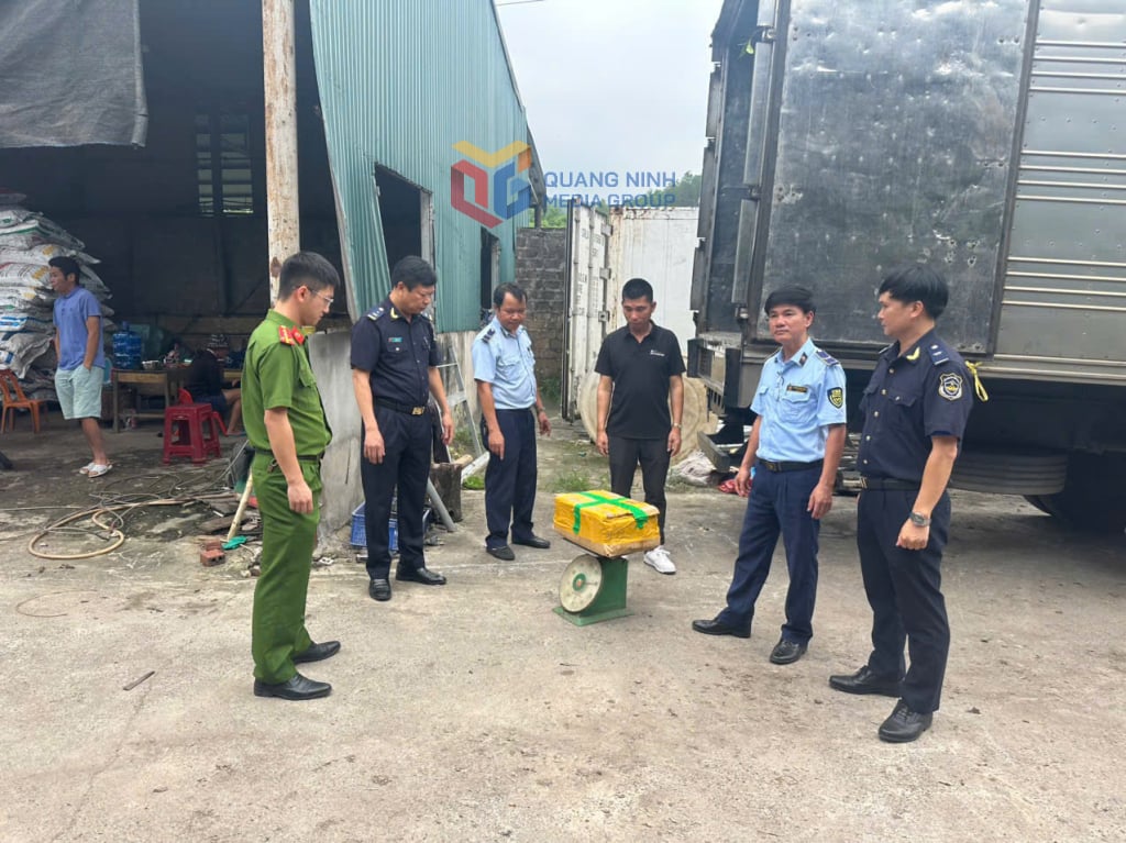 អាជ្ញាធរ​ក្រុង Mong Cai បាន​រឹបអូស​ឃ្លាំង​ផ្ទុក​អាហារ​ជាង ២៦ តោន​ដែល​មិន​ស្គាល់​ប្រភព​នៅ​ភូមិ ៥ ឃុំ Quang Nghia (Mong Cai) កាល​ពី​ថ្ងៃ​ទី ២៧ ខែ​ឧសភា។