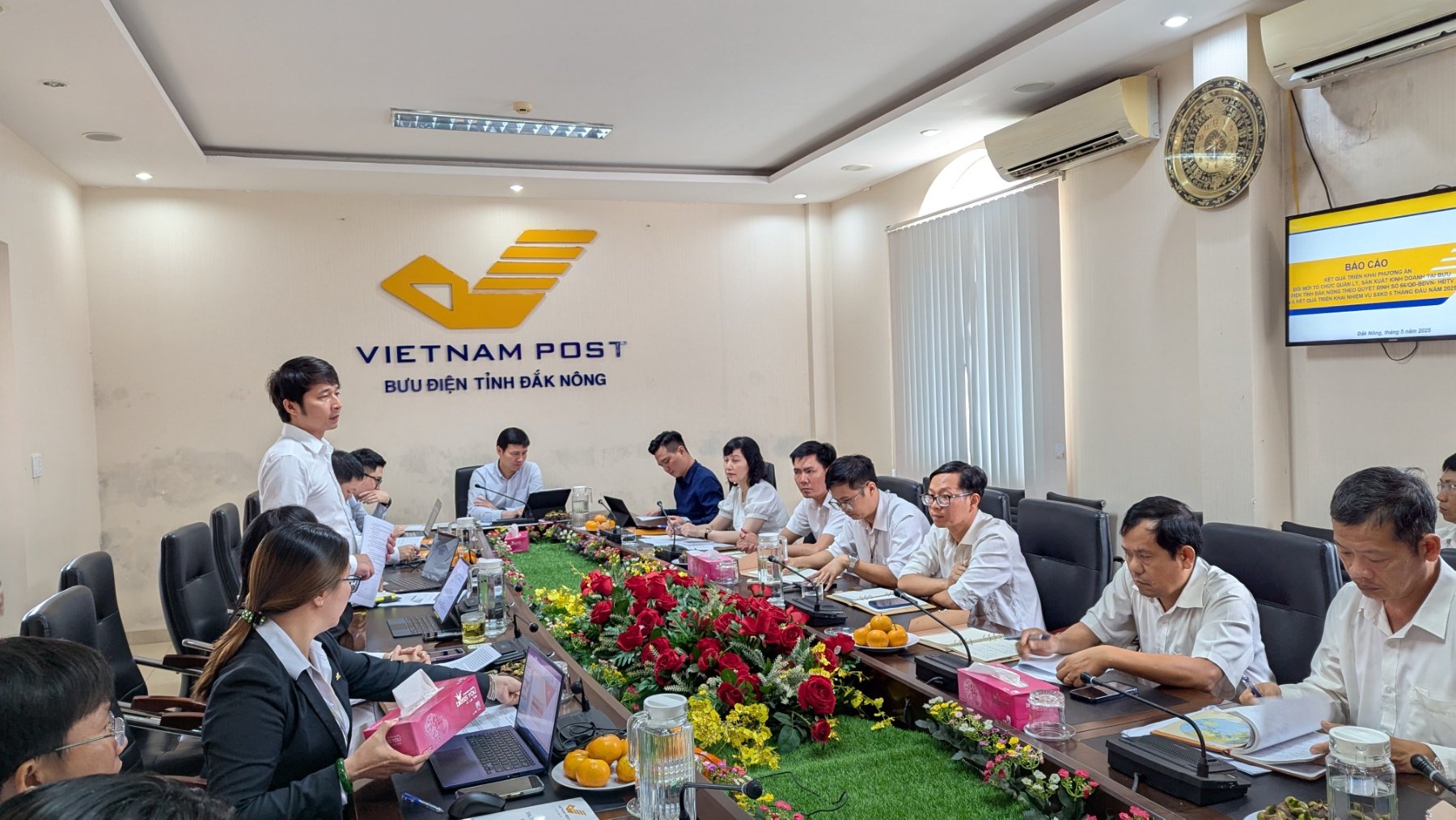doan-cong-tac-cua-tong-cong-ty-lam-viec-voi-buu-dien-tinh-dak-nong.jpg
