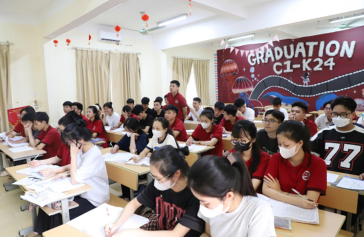 Students of class 12C2 are reviewing for the 2025 graduation exam.