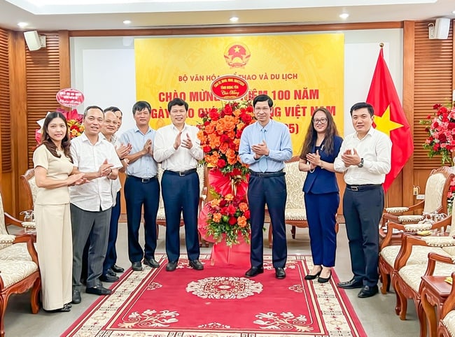 Nhiều cơ quan, đơn vị chúc mừng Bộ VHTTDL nhân kỷ niệm 100 năm Ngày Báo chí Cách mạng Việt Nam - Ảnh 4.