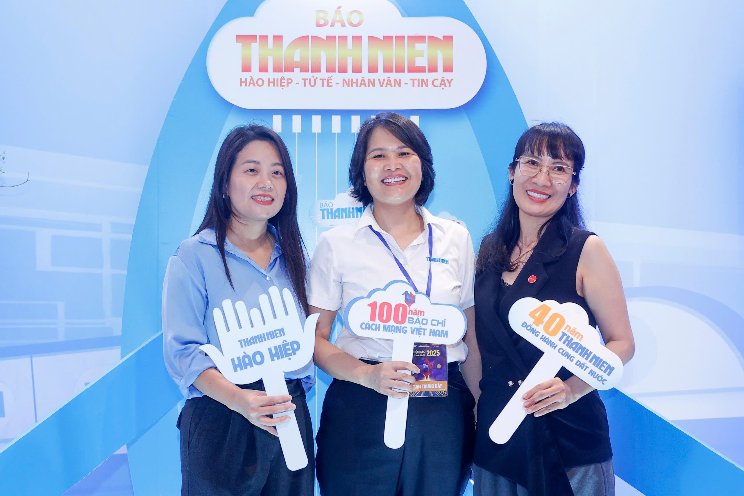 Ca sĩ Trọng Tấn giao lưu cùng độc giả Báo Thanh Niên tại Hội Báo toàn quốc- Ảnh 2.