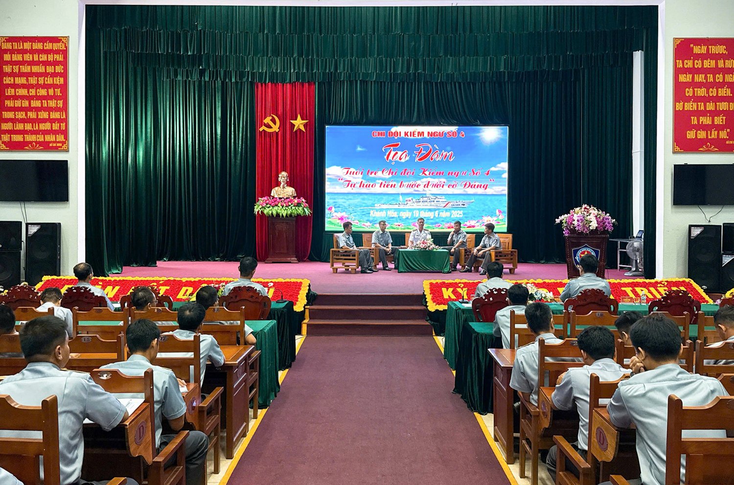 Quang cảnh tọa đàm
