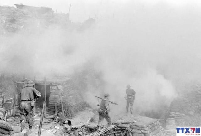 Nhà báo Hồ Chí Minh trong 100 năm báo chí cách mạng   - Ảnh 2.