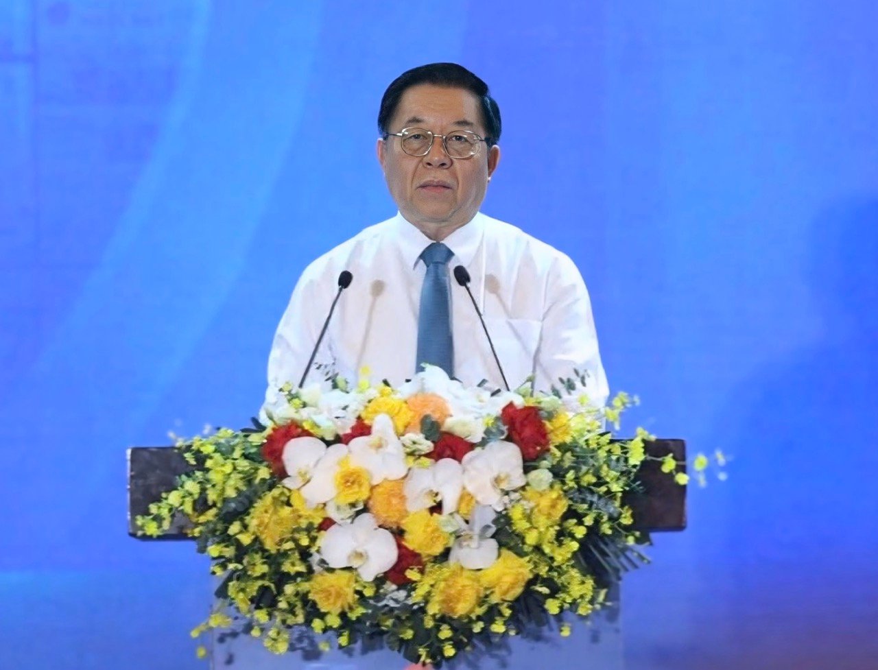 Đồng chí Nguyễn Trọng Nghĩa phát biểu chỉ đạo tại lễ khai mạc. Ảnh: HÀ MY