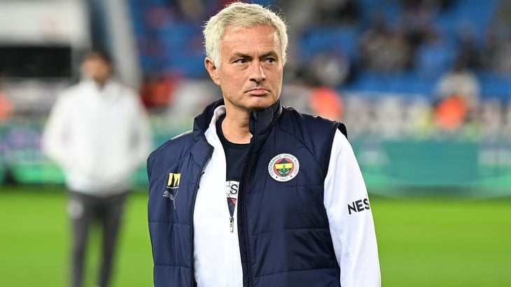 Mourinho - Photo 1.