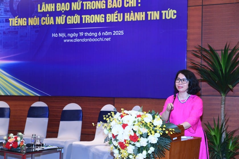 Nhà báo Phan Thanh Phong - Trưởng ban Chuyên đề, Báo Nhân Dân phát biểu tại phiên thảo luận.