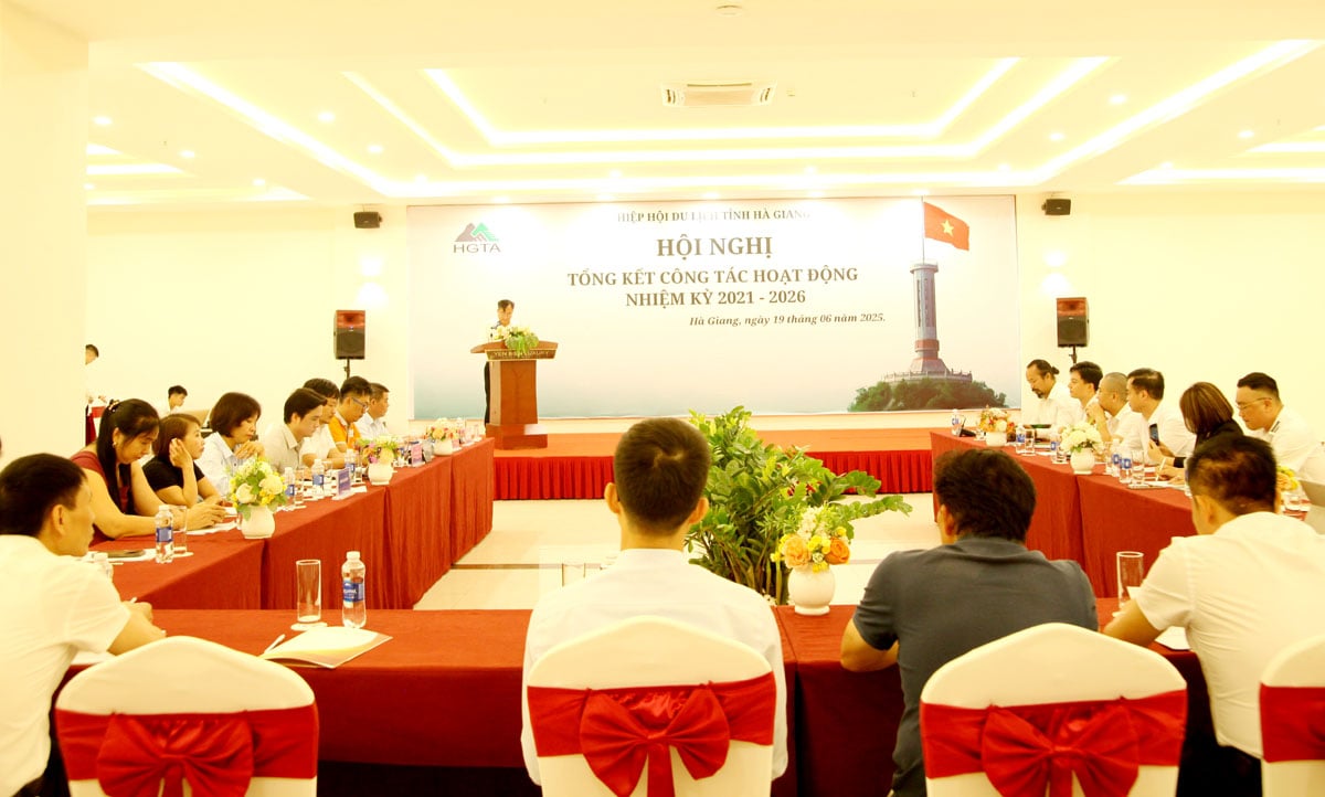 Toàn cảnh hội nghị.