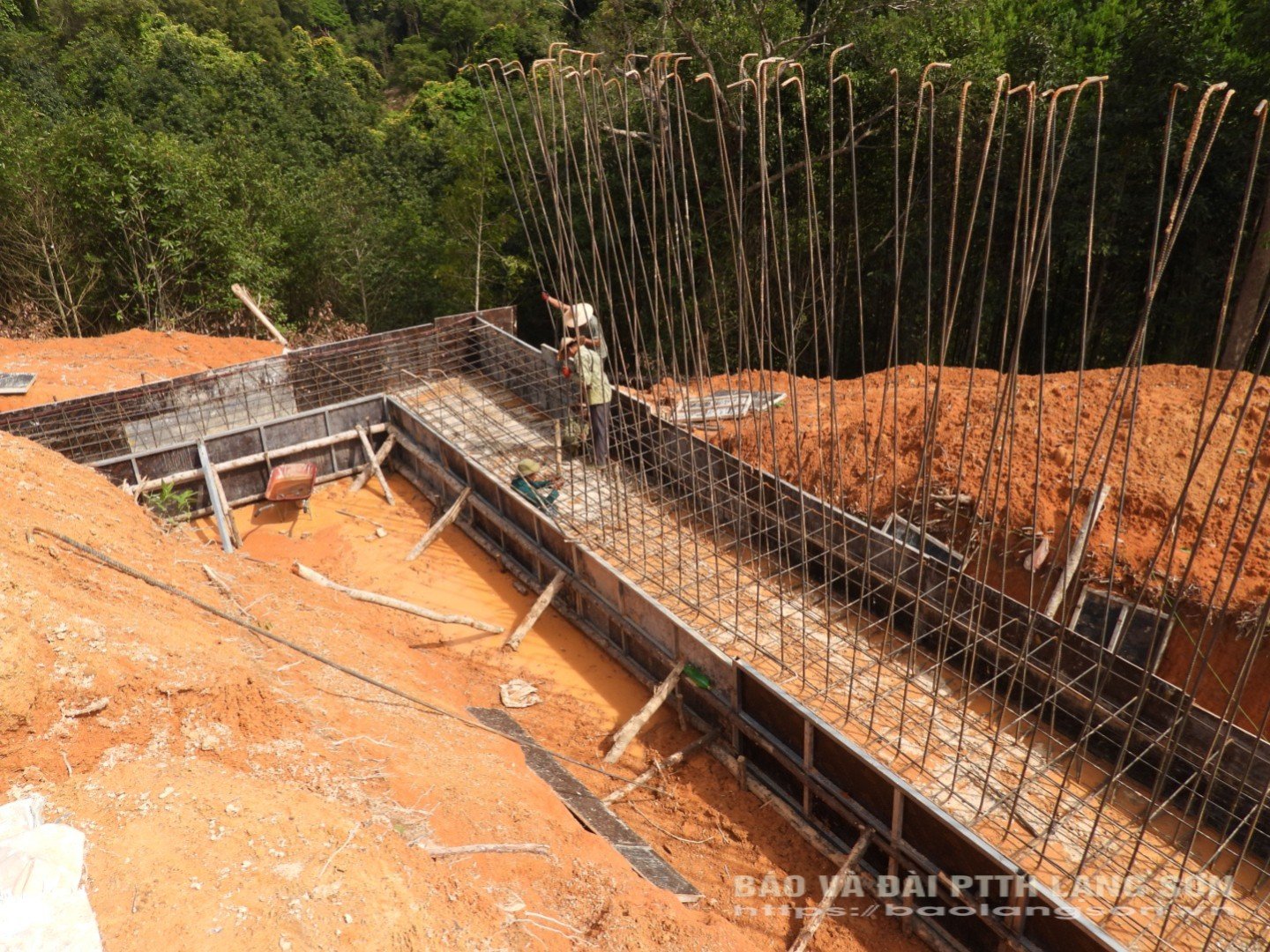 Nhà thầu thi công móng di chuyển đường điện 110 kV tại huyện Tràng Định